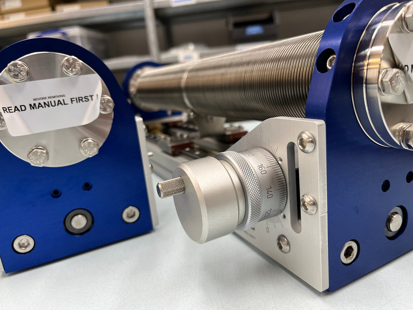 Boomerax™ Z Translation Stage for Precise Positioning in Ultra-High Vacuum (UHV)
