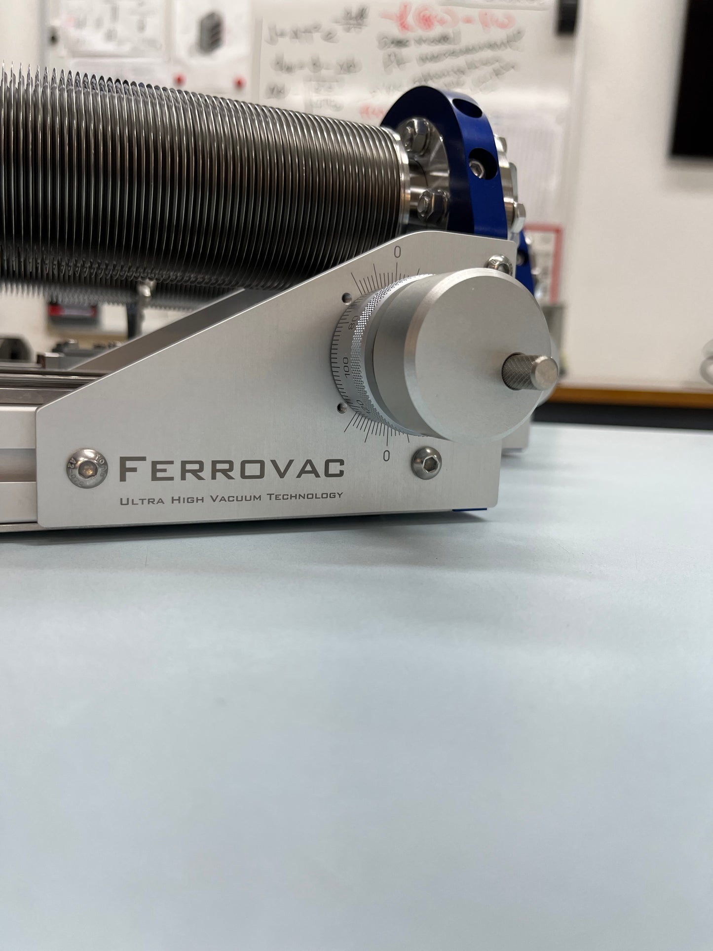 Boomerax™ Z Translation Stage for Precise Positioning in Ultra-High Vacuum (UHV)