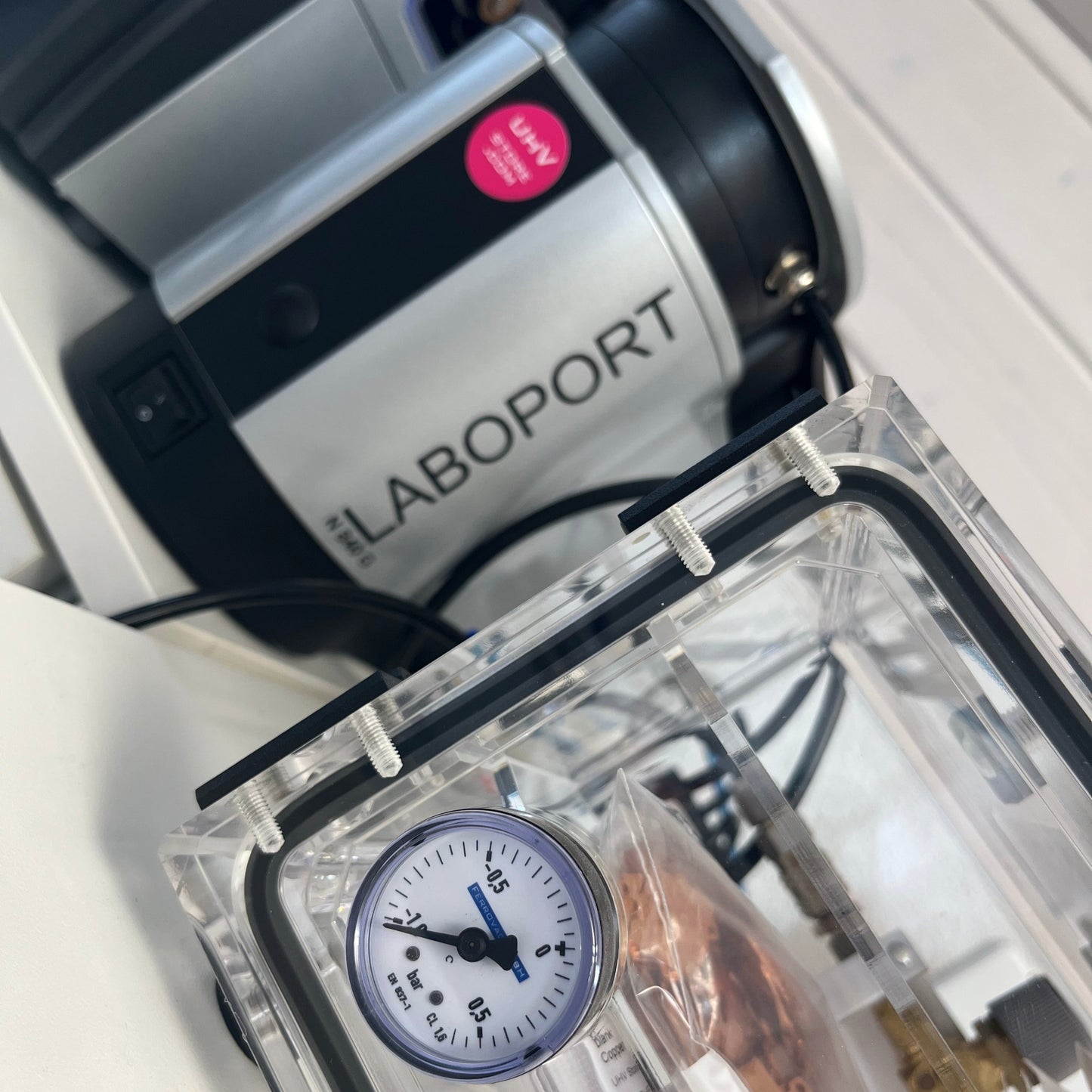Vacuum Desiccator (Vakuum-Exsikkator) 🧪 with LABOPORT® Diaphragm Vacuum Pump for Ultimate Sample Preservation